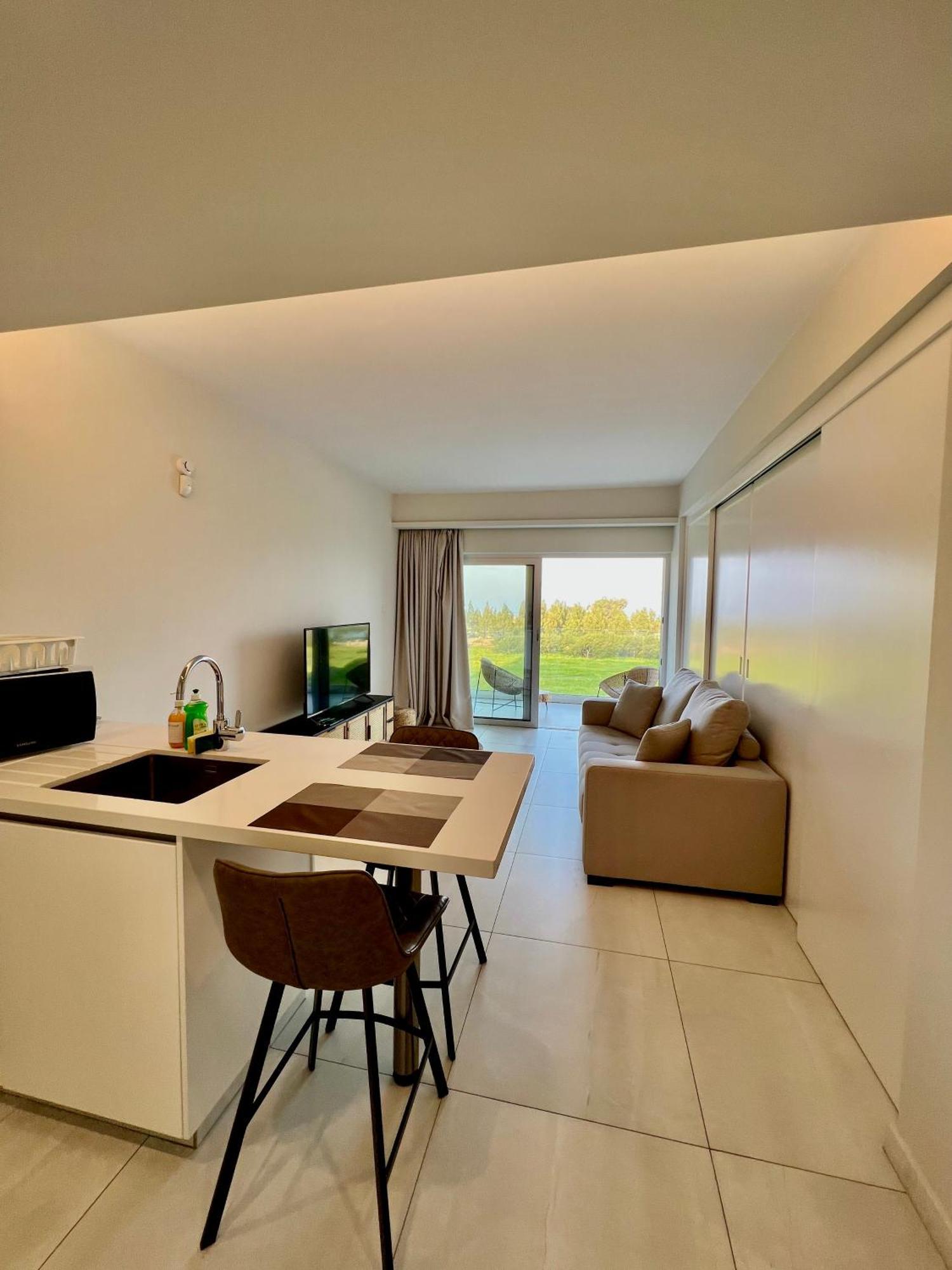 Emerald Suites Protaras Bagian luar foto