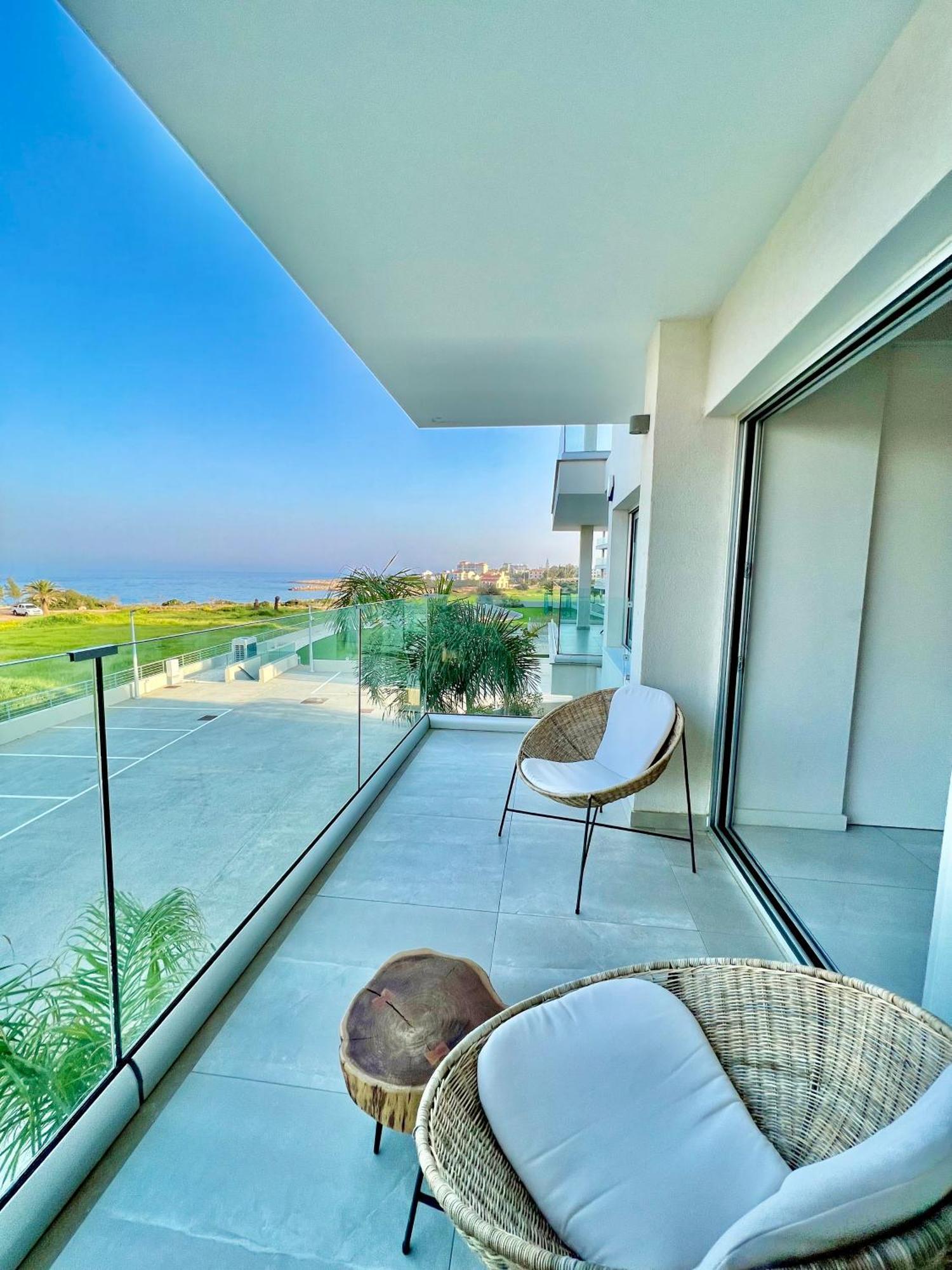 Emerald Suites Protaras Bagian luar foto