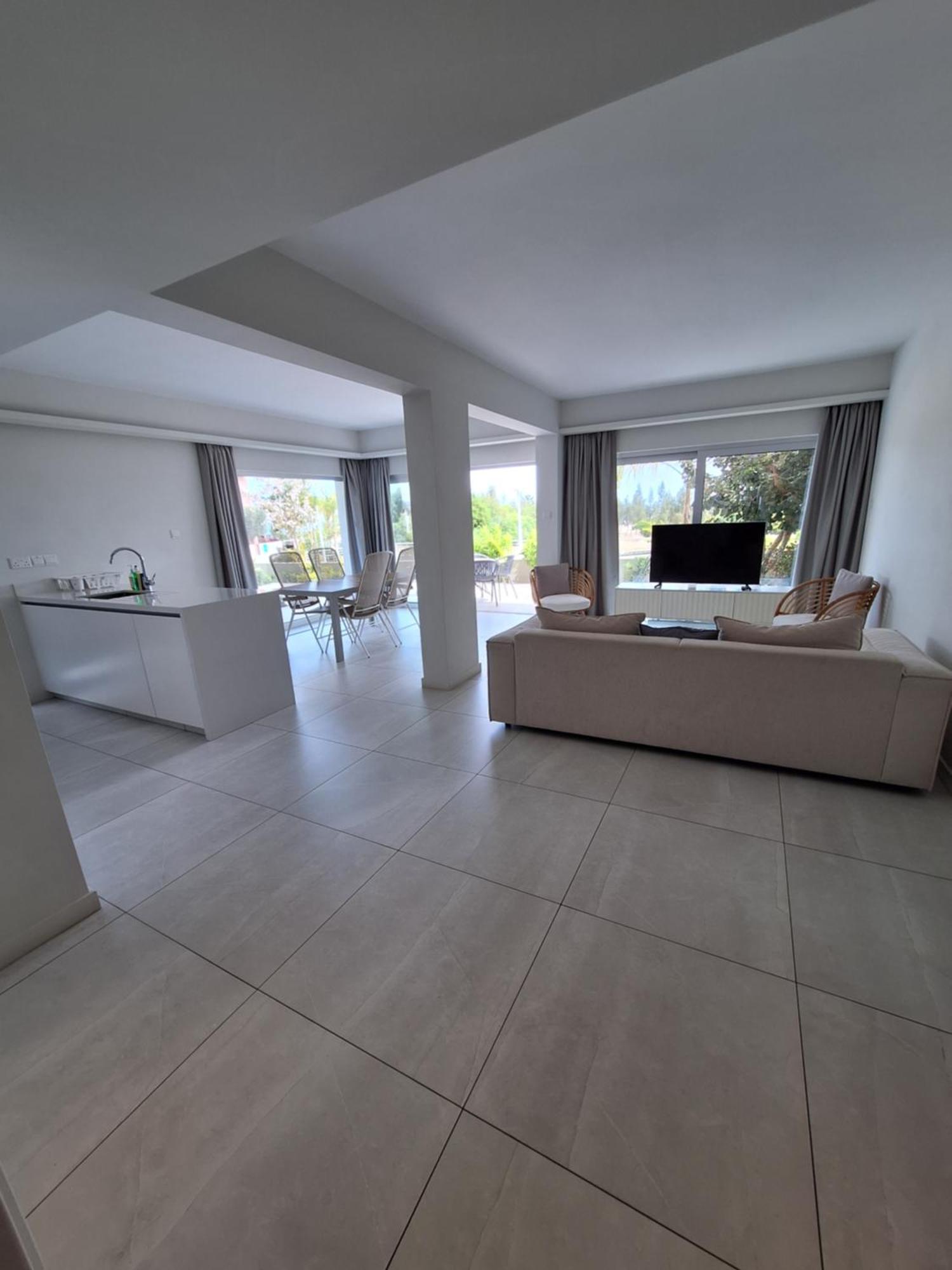 Emerald Suites Protaras Bagian luar foto